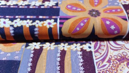 Couponstof - Bloemen & Afrikaanse Motieven "Couponstof met bloemen en Afrikaanse motieven in fuchsia, paars, oranje en wit"
