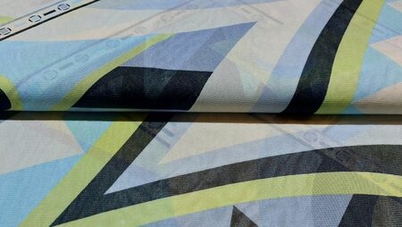 Couponstof - Chiffonachtige stof met abstracte vormen in ecru, blauw, groen en zwart Detail chiffon couponstof abstract motief