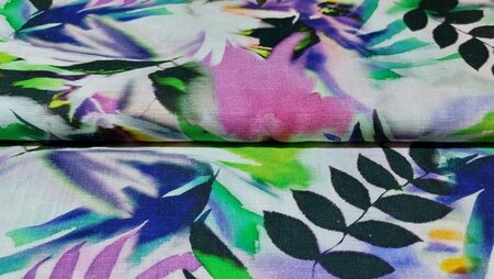 Viscose linnen stof met bladeren print close-up