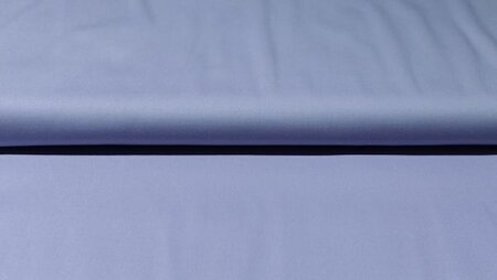 Lila broekenstof met satijnbinding en lichte stretch