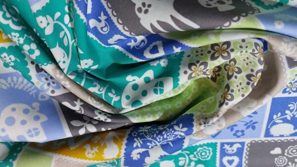 Kaboutermotief op 100% poplin katoenen stof voor kinderkleding