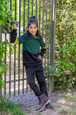 Naai kleding met deze prachtige donker groene stof