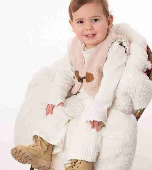 Naaipatroon kort gilet voor het zelf maken van een schattig gilet voor kinderen.