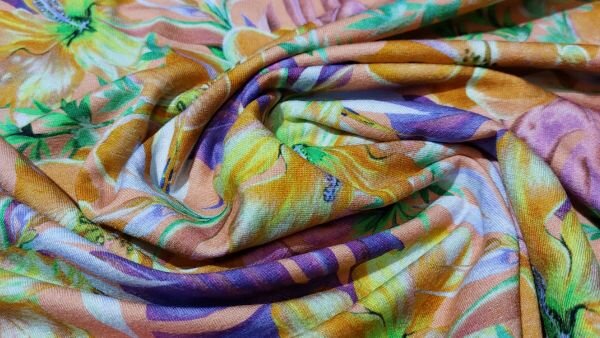 Bestel nu Rijkgekleurde viscose tricot met bloemen 