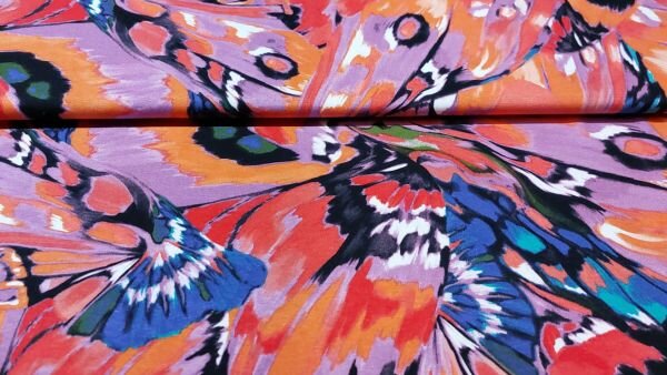 Koop voordelig Rijkgekleurde viscose stretch tricot met abstracte vlinders