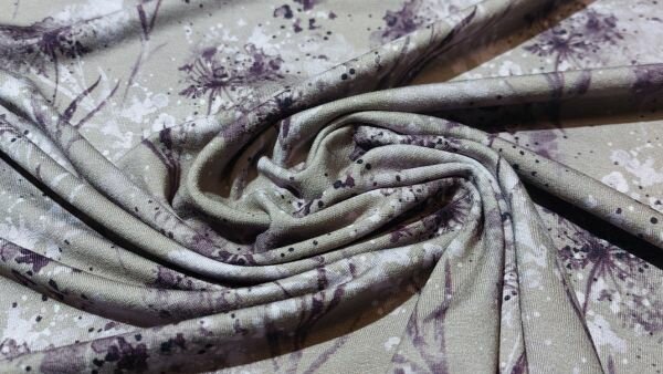 Naaien met Mauve paarse viscose tricot met bloemen