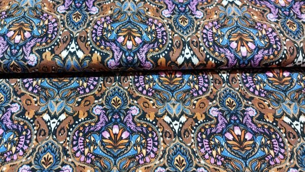 Bruine viscose jersey met Perzische bloemen in terra, zwart, blauw, oranje en paars kopen