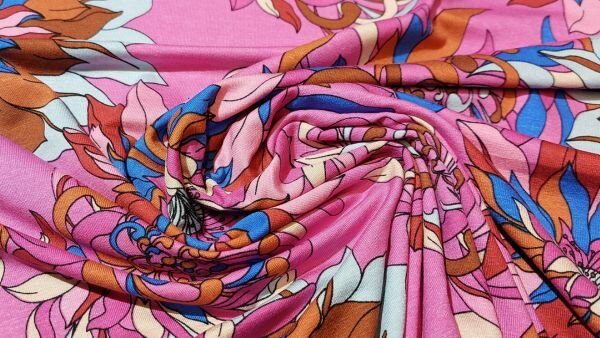 Naaien met Viscose Jersey Stretch Stof met Bloemen in Fuchsia, Rood, Blauw en Bruin