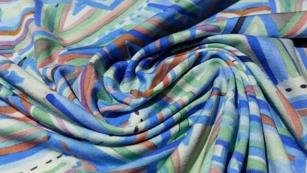 Naaien met Kleurrijke viscose jersey met waterverfprint