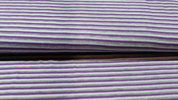 Goedkope Gestreepte Tricot Stof in paars, lichtgrijs en wit