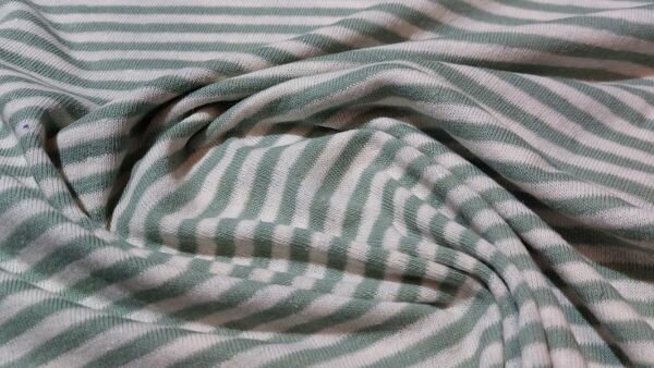Oud groen - wit gestreepte tricot stof