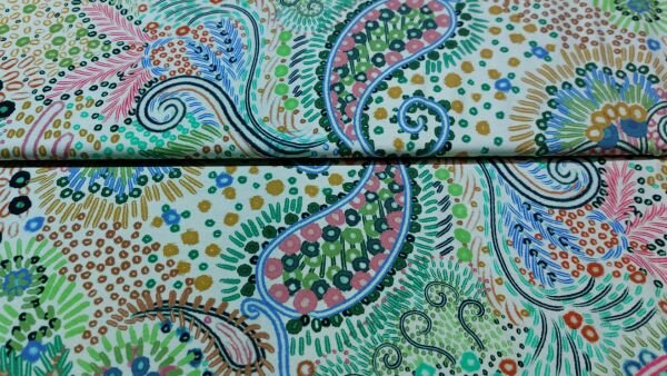 Rijk gekleurde katoen tricot met paisley motief kopen