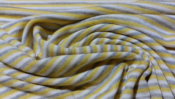 Naaien met Stretchy tricot met bontgekleurde strepen