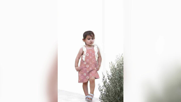 Zelf baby uitzet en kinderkleding naaien met Oker gele katoenen stof sweet animal van het merk Poppy