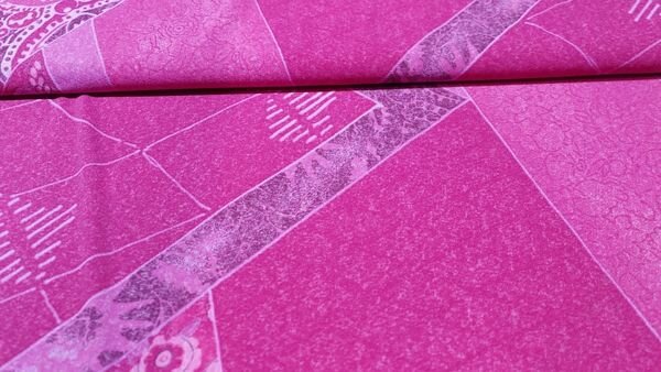 Roze transparante stof met groot design