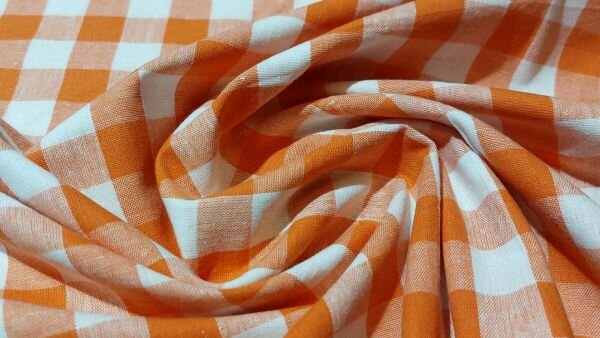 Katoenen stof met oranje ruitjes &ndash; 100% katoen, ideaal voor mode en decoratie
