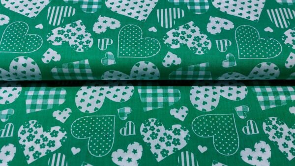 groene katoenen stof met witte hartjes close-up