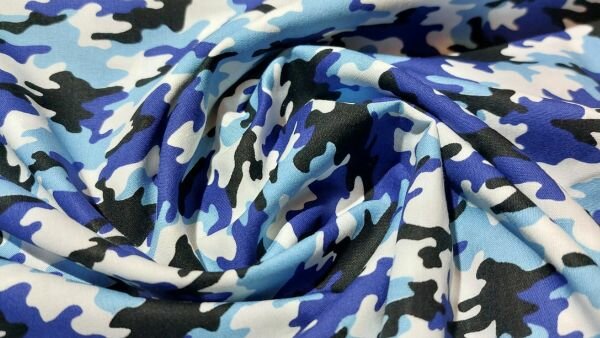 Stoere katoenen camouflage stof in blauw, zwart en wit