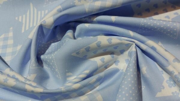 Detail van lichtblauwe poplin katoen met witte sterren