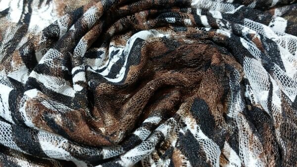 Luchtige rekbare tule stof met animal print in bruin, zwart en wit