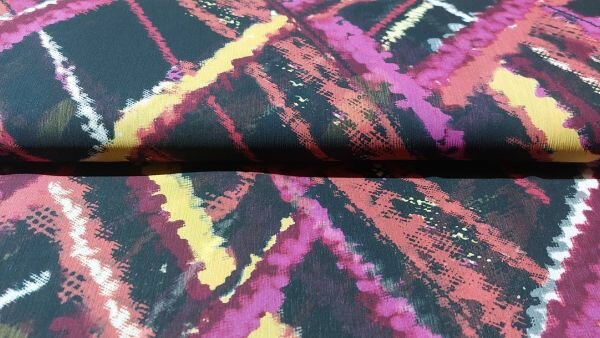 Chiffonachtige stof met grote ruiten detail