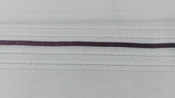 Close-up katoenen stof met embroiderie strepen