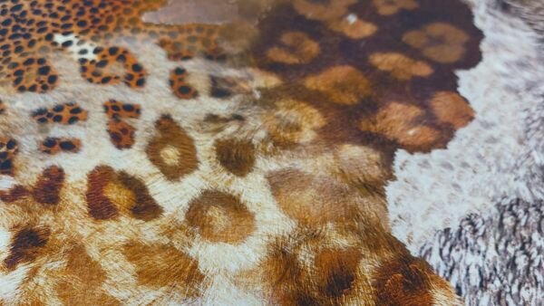 Viscose stof met panterprint in bruin en beige op rol
