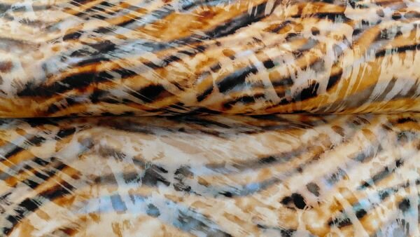 Cornery Diffused Tijgerprint Stretchstof in gebruik voor kleding