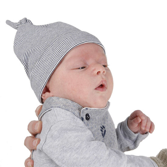 Naaipatroon baby muts met enkele knoop