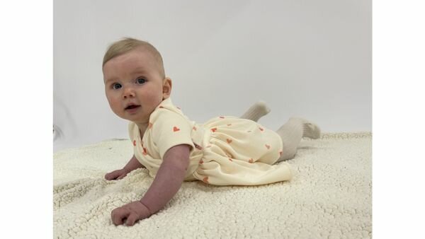 Naaipatroon Overslagjurkje - Maat 50 t/m 98 - Nummer 181 Voorbeeld2