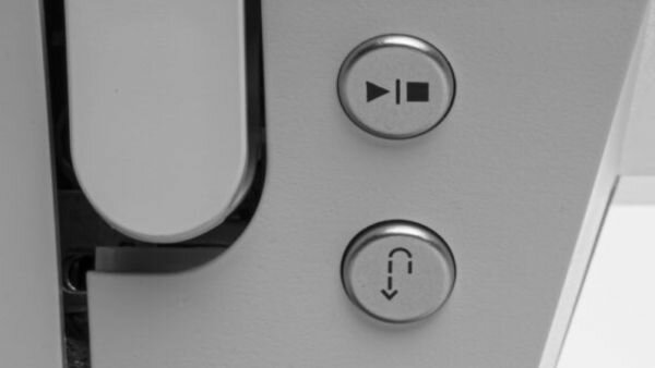 Start en stop functie: naaien zonder pedaal op Pfaff Ambition 635