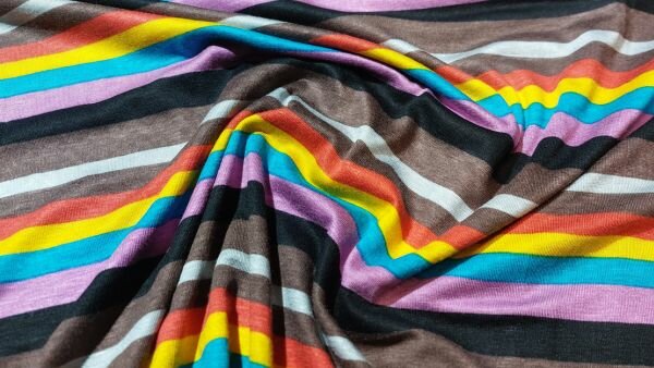 Gestreepte jersey stretch stof (grijs, zwart, wit, lila, blauw, geel en rood)