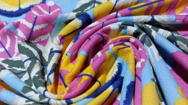 Detail stretchstof met verenmotief