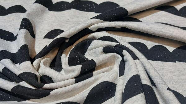 Naaien met mooie Grijze tricot stof met afbeeldingen van stenen