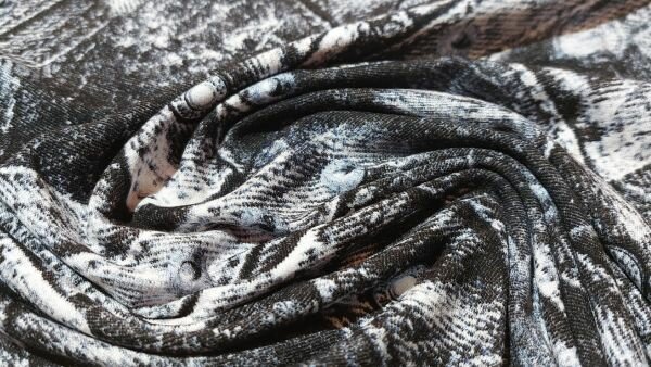 Koop voordelig Zwarte viscose jersey modestof met prints van jeans zakken