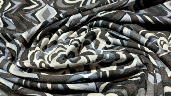 Naaien met Zwart grijze viscose jersey met geometrische bloemen