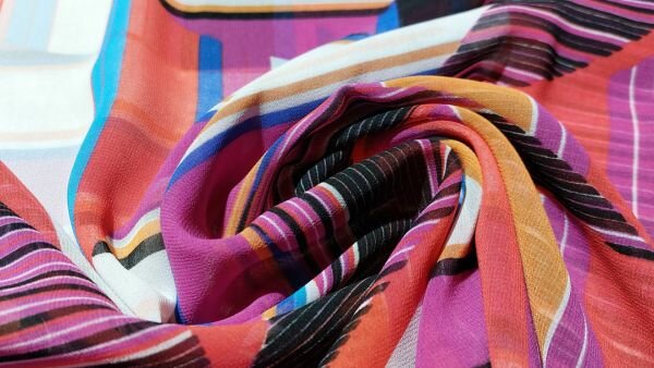 Chiffon stof met lijnen en vierkanten	