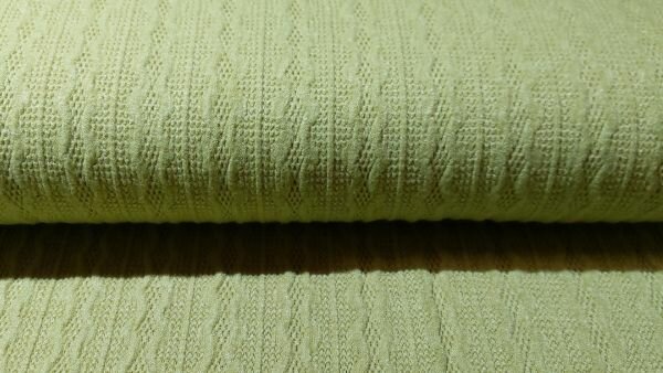 Gebreide jersey met limoen kleur en kabelpatroon