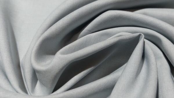 lichtgrijze voile stof detail