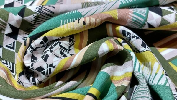 Patchwork viscose stof kleurrijke print detail