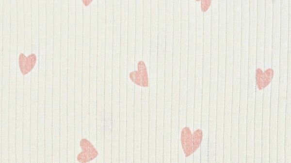 ecru ribstof katoen met roze hartjes detail