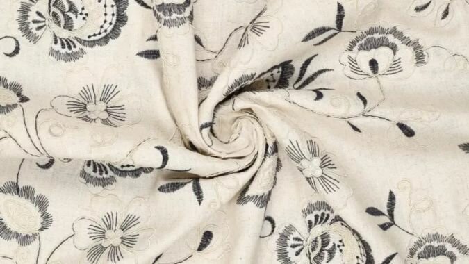 Linnen Lizzy Florals viscose linnen stof met bloemen borduursel